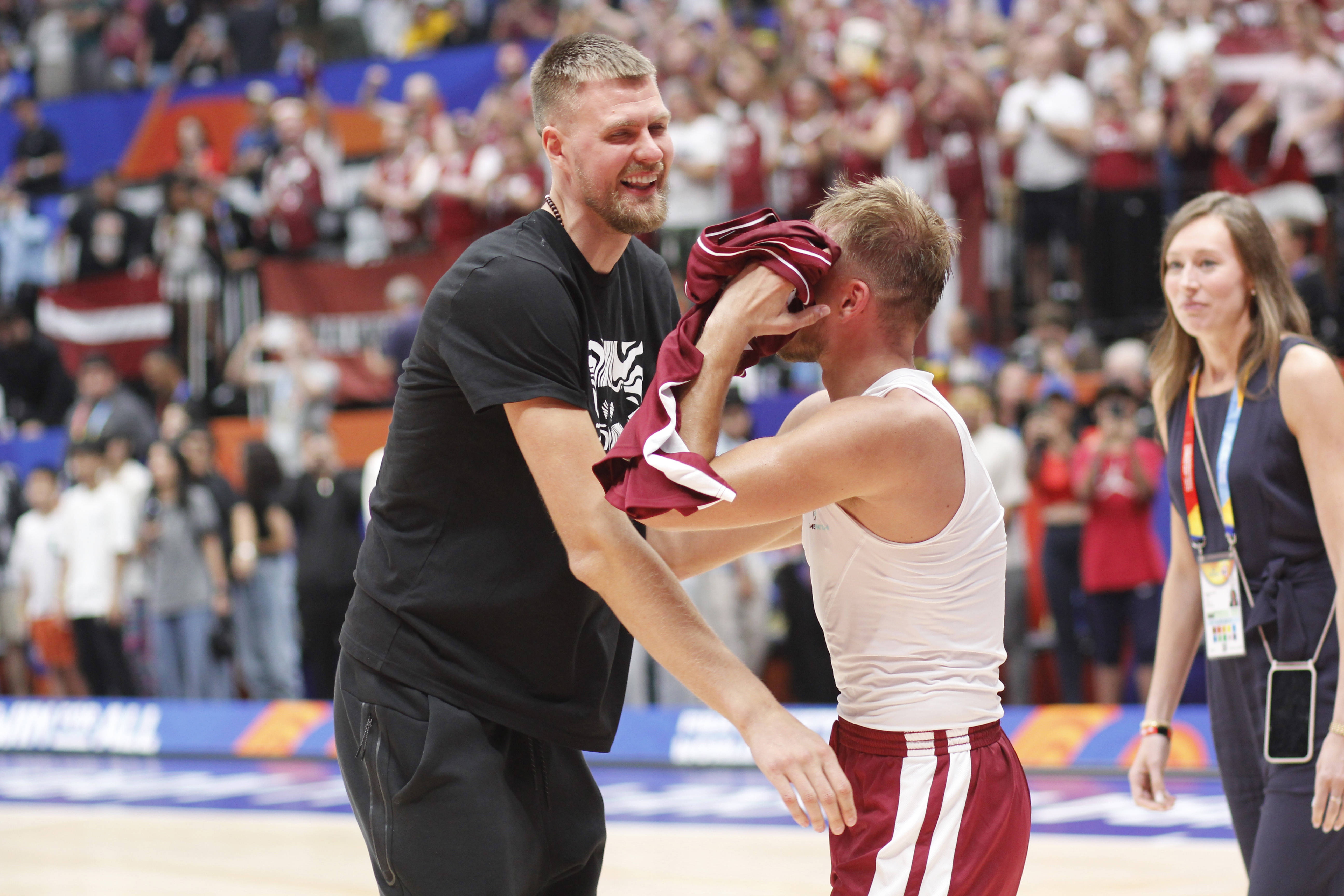 34名NBA球星乱斗欧锦赛🧐东皇小丑怪兽领衔 一队有5人 高塔林立
