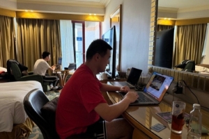 官方平台-媒体人:中国男篮视频分析组足足17天没有迈出过酒店大门