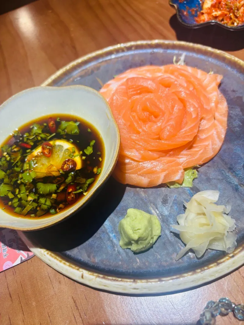 主持小悠晒照:落地西安啦,有没有好吃的油泼面推荐呀