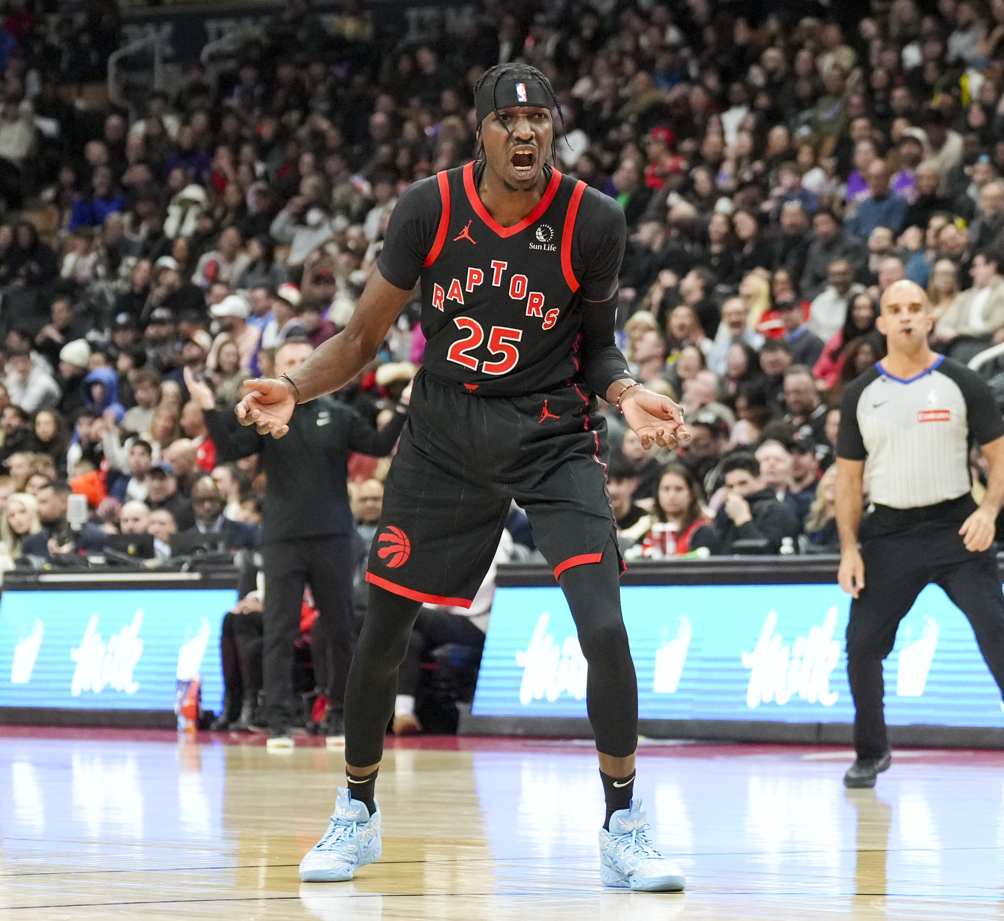 线上投注-新赛季大前锋实力盘点:字母哥与浓眉领衔,西亚卡姆阿德巴约霍姆格伦紧随其后