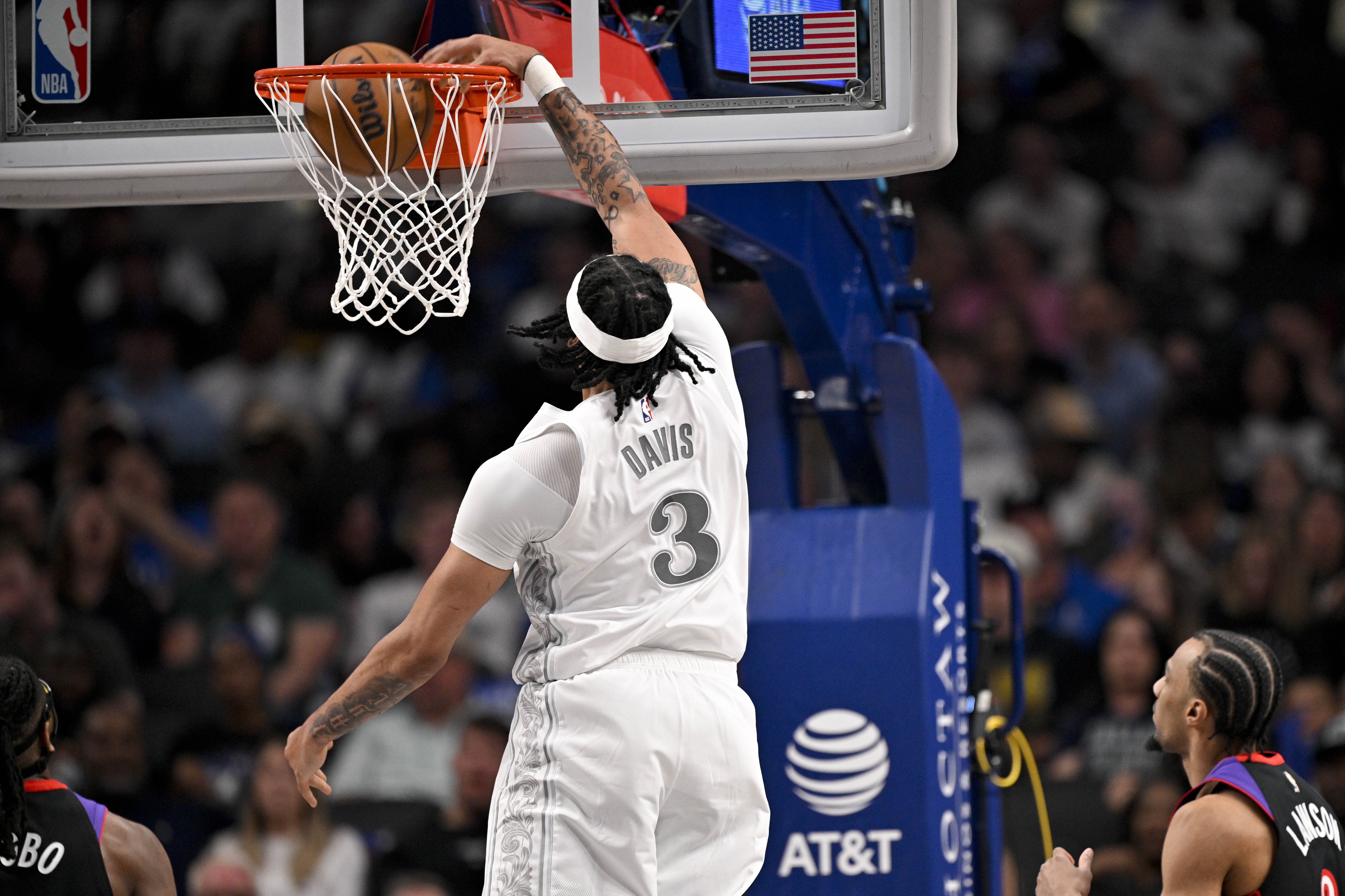 线上投注-新赛季大前锋实力盘点:字母哥与浓眉领衔,西亚卡姆阿德巴约霍姆格伦紧随其后