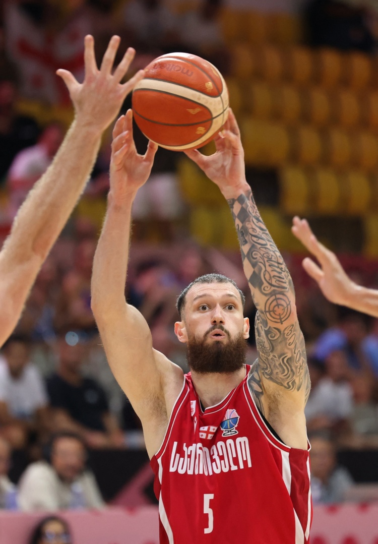 体育博彩-尽力了!马穆凯拉什维利13中6&三分5中1拿到14分 另有1板2助1断