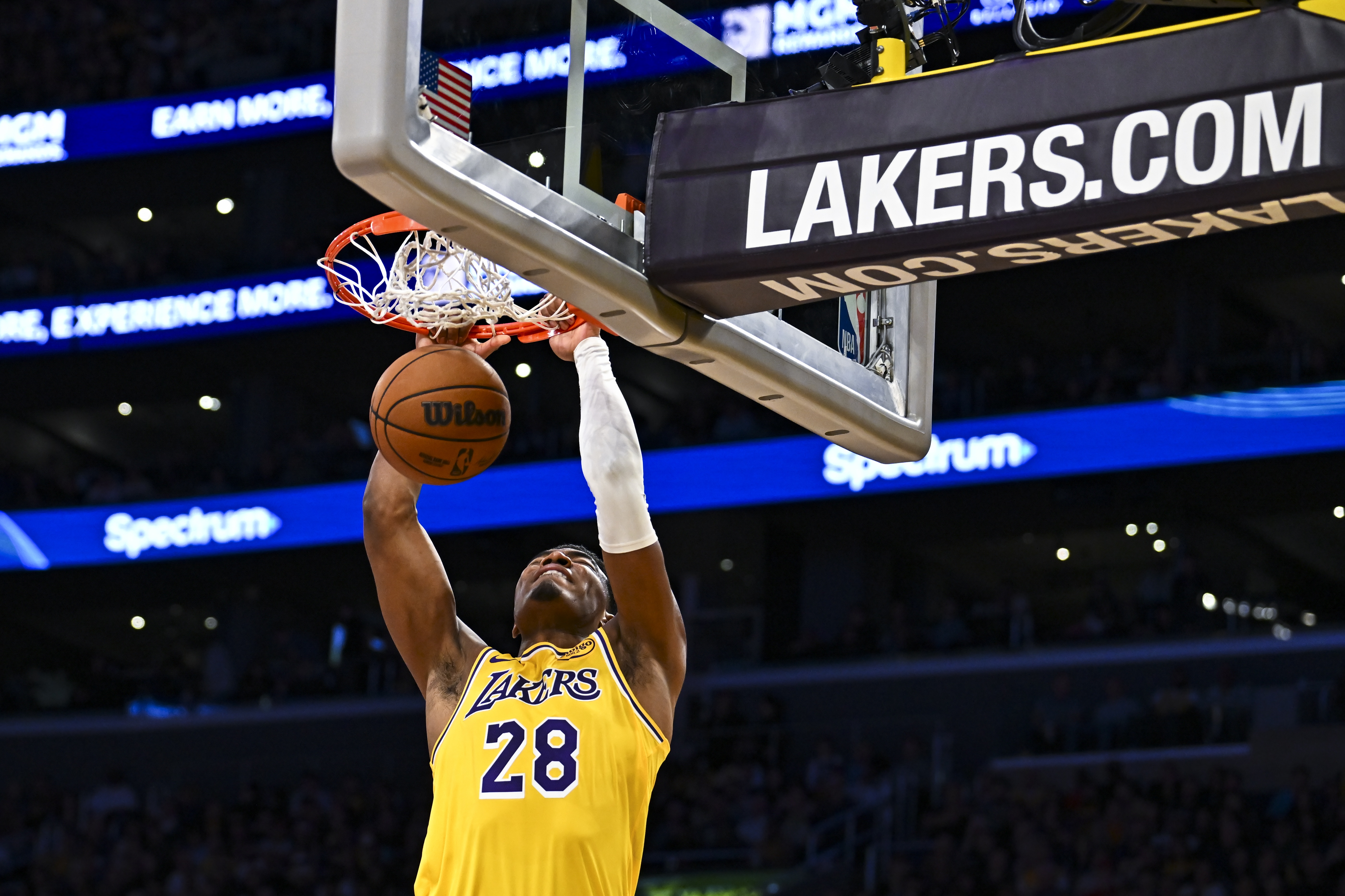 线上投注-新赛季大前锋实力盘点:字母哥与浓眉领衔,西亚卡姆阿德巴约霍姆格伦紧随其后