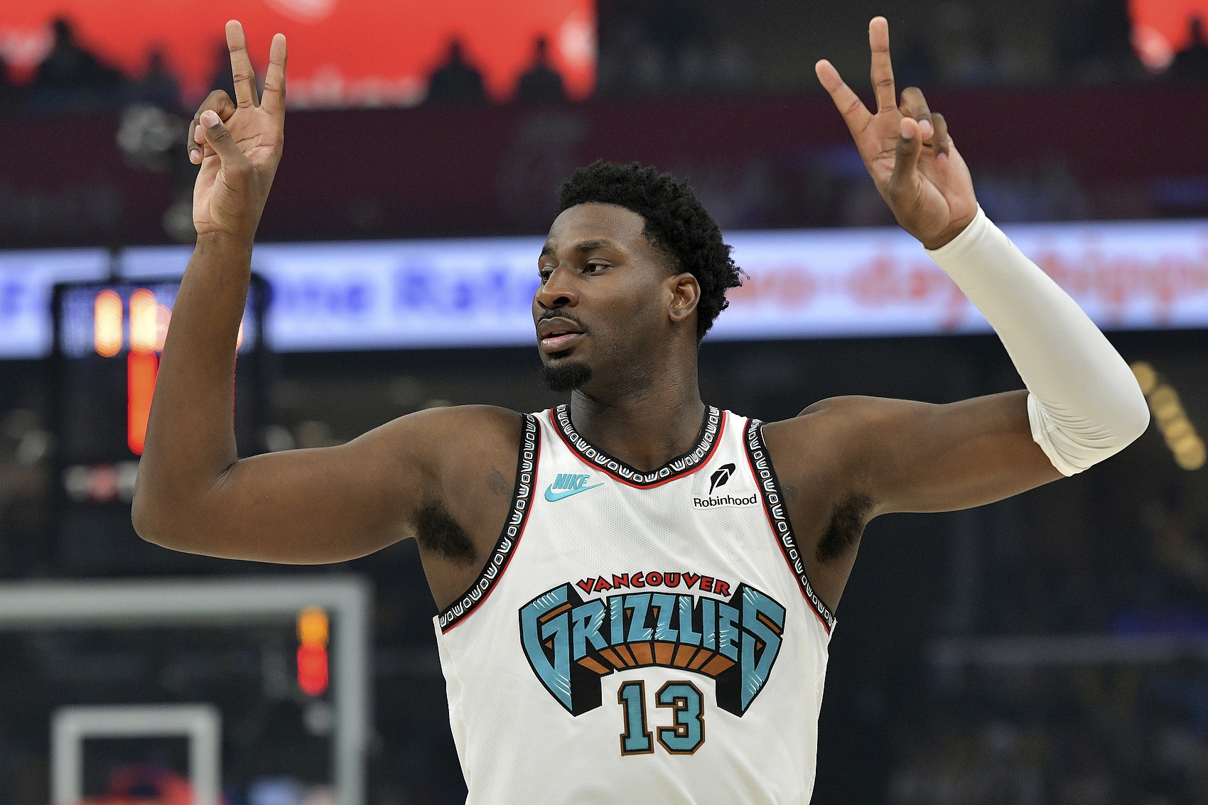 线上投注-新赛季大前锋实力盘点:字母哥与浓眉领衔,西亚卡姆阿德巴约霍姆格伦紧随其后