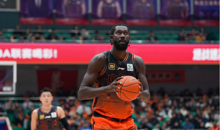 2025世俱杯-8连胜现存最长！山东三外援72分大胜宁波 辛普森31+7+10