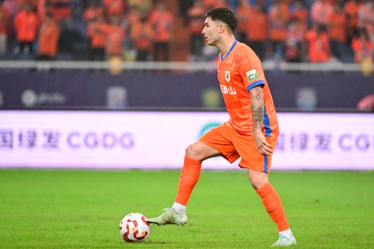 最佳赔率-加盟仅半年!阿斯:泰山后卫洛佩斯与球队解约,将加盟阿尔瓦塞特