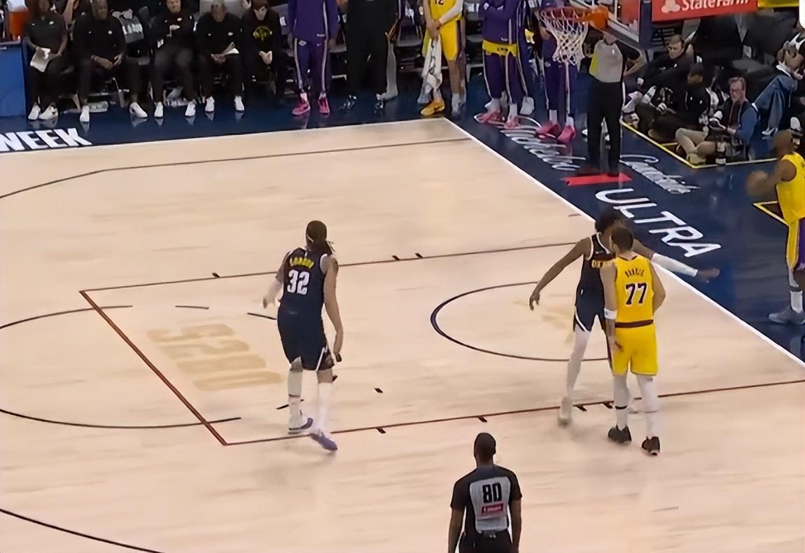 世俱杯-艾顿伤退!湖人16分大逆转,詹姆斯创2大NBA神迹,东契奇大号三双