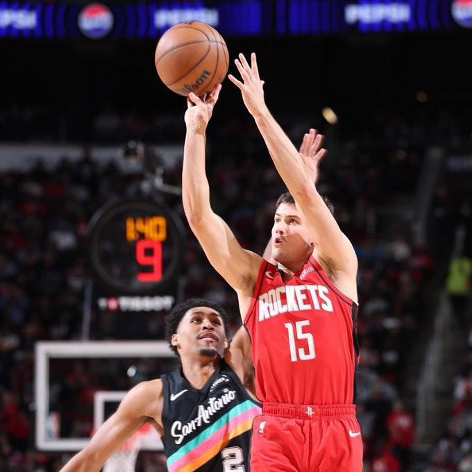 国际足联俱乐部世界杯-谢天谢地谢泼德,谢泼德末节砍12分率队逆转,马刺全队仅14分